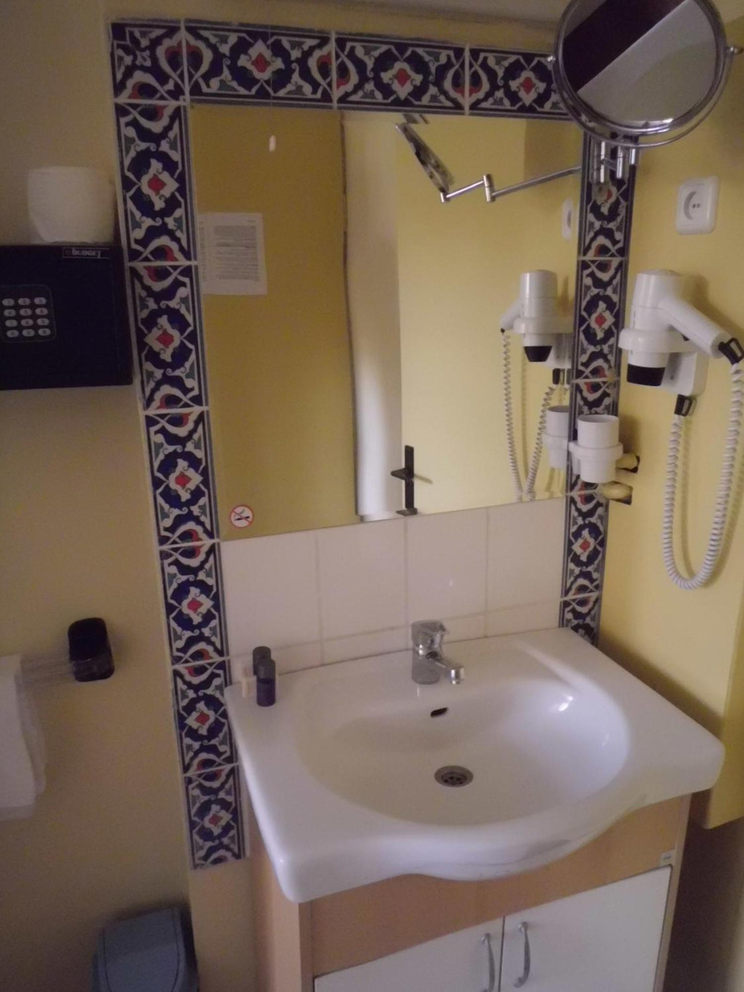 Berk Guest House - Grandma'S House Κωνσταντινούπολη Δωμάτιο φωτογραφία